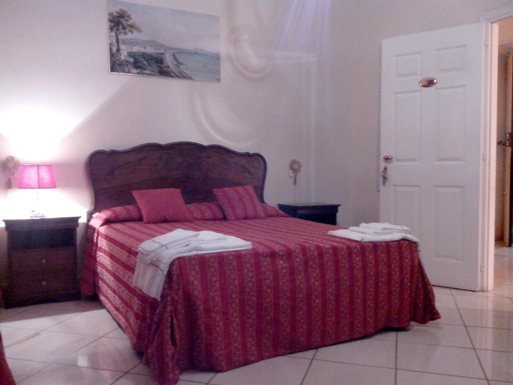 Bed & Breakfast Napoli Centrale Szoba fotó